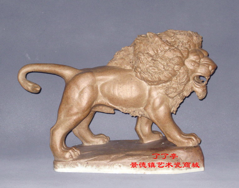 《站起来的雄狮》雕塑·周国桢（陶瓷美术教授、国家级大师评委）