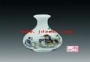 王琦 粉彩人物图瓶RMB 10,000-15,000 拍卖价：13800