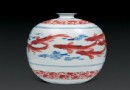 宁勤征 又是一个丰收年·青花中华红颜色釉鱼纹瓶 拍卖成交价：RMB 224,000